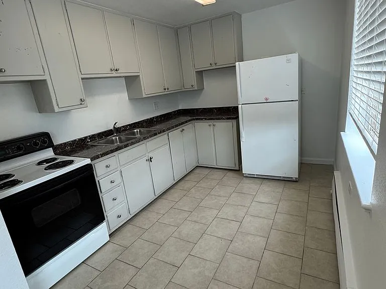 1400 Kingston St #10 — Photo 2