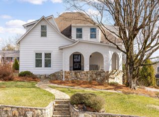 203 N Hermitage Ave, Lookout Mountain, TN 37350