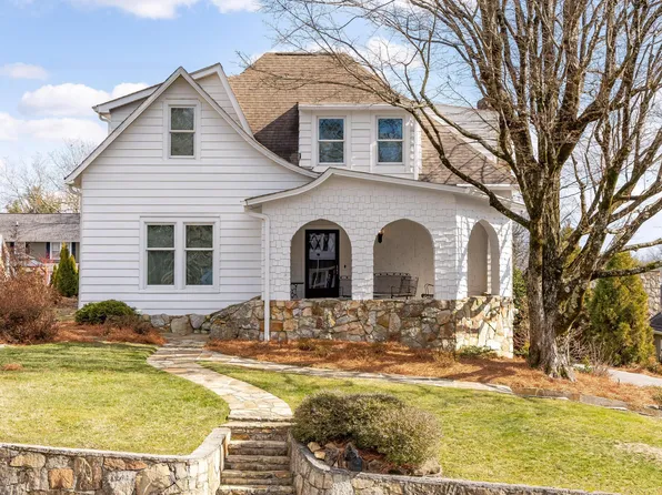 203 N Hermitage Ave, Lookout Mountain, TN 37350