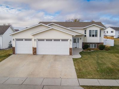 2905 Buckskin Rd SE, Mandan, ND, 58554