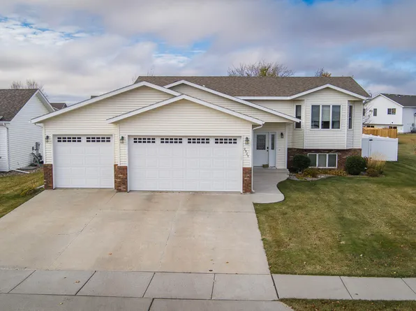 2905 Buckskin Rd SE, Mandan, ND 58554