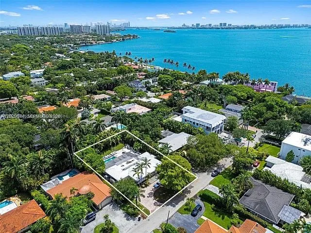 3 bed, 2.5 bath, $11,500 — Photo 1