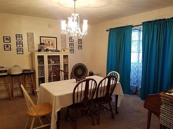 2nd image of 9607 Crooked Wood Ln