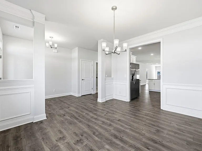 903 Eakins Ln — Photo 6