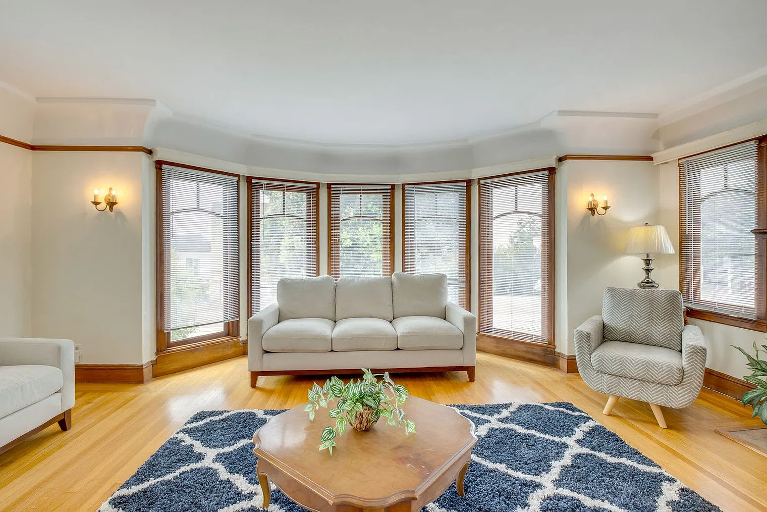 3 bed, 1.0 bath, 1797 sqft, $9,739 — Photo 4