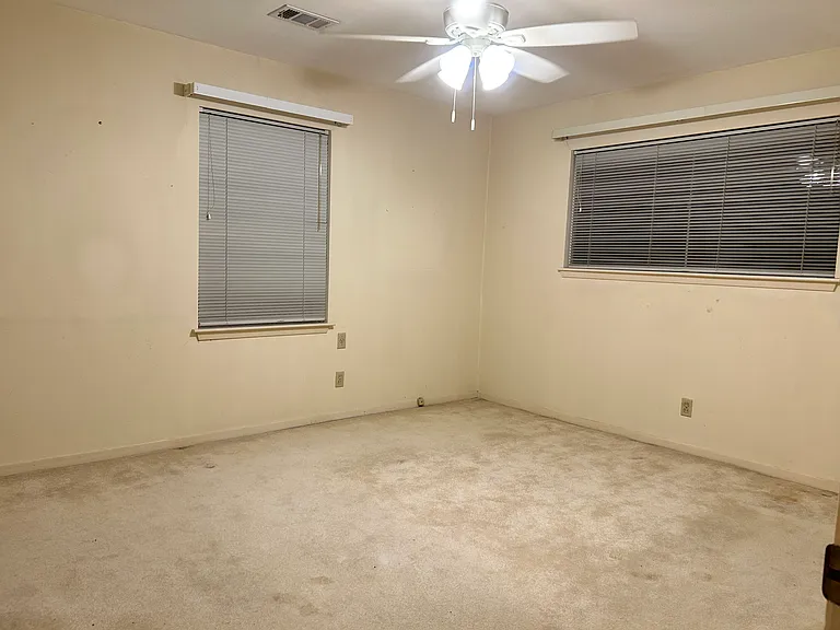 7214 Sharpview Dr — Photo 15