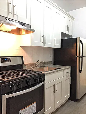 Rented by Century 21 Metropolitan | media 11