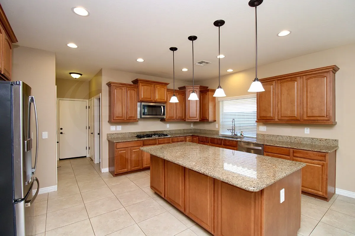 4 bed, 2.5 bath, 3508 sqft, $4,299 — Photo 3