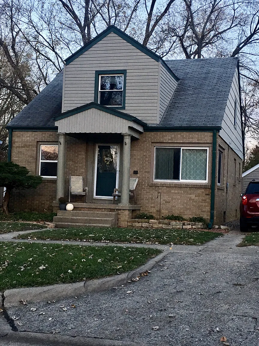 902 S New St photo 1