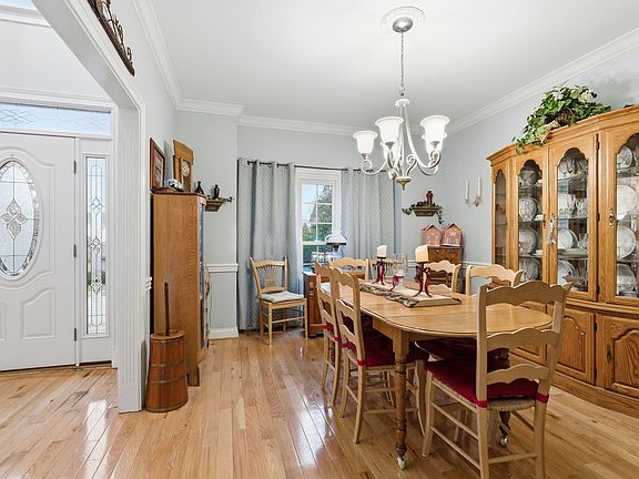 4th image of 3724 Broadmoor Dr