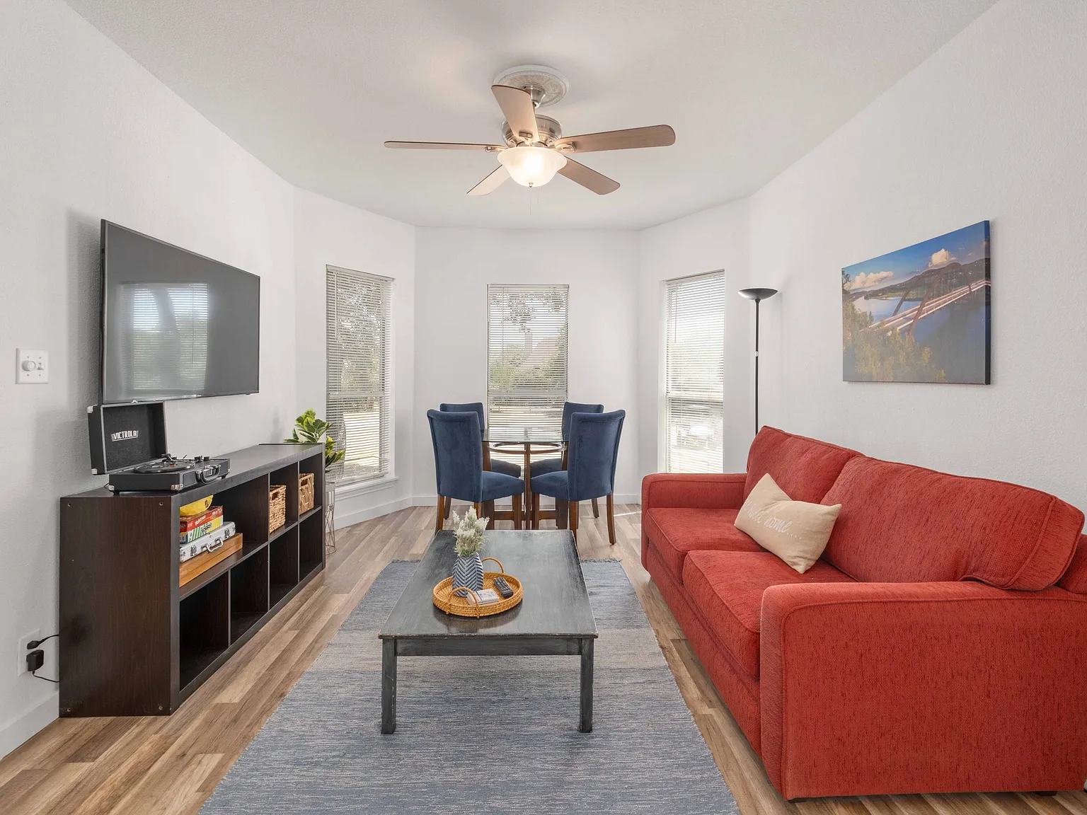 3 bed, 1020 sqft, $3,450 — Photo 3