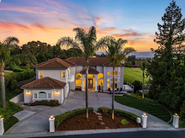 1585 Vinehill Cir, Fremont, CA 94539