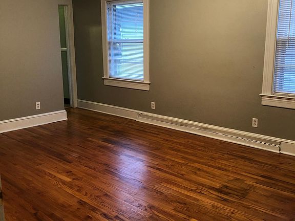5th image of 402 S Rotary Ave