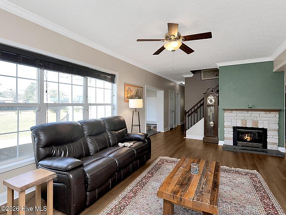 2nd image of 4609 Lobelia Road