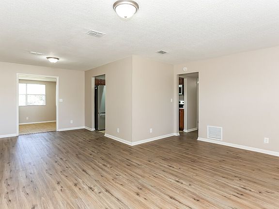4th image of 261 Claudia Dr