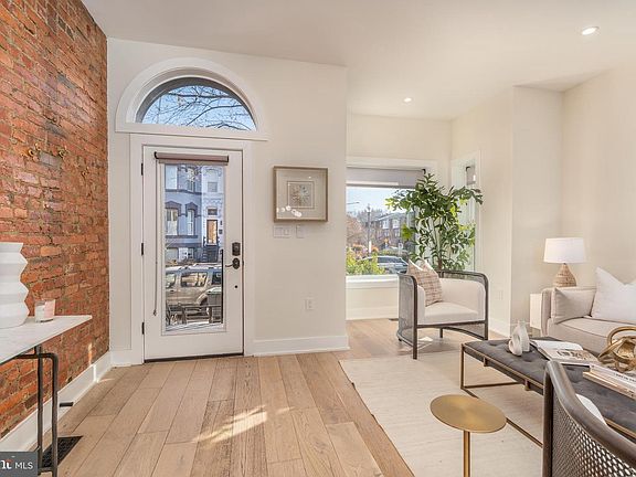 3rd image of 1402 5th St NW