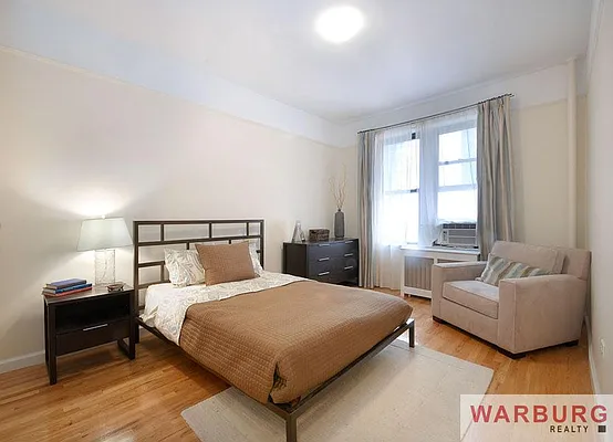 Rented by Warburg | media 4
