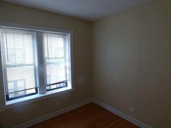 4th image of 6442 N Leavitt St #2