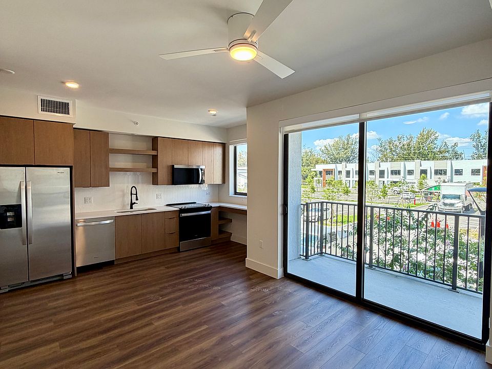1st image of 2901 N Palm Aire Dr #S1