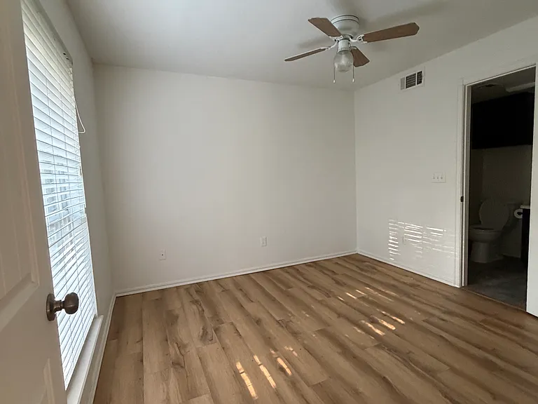 11525 N Meridian Ave #216 — Photo 12