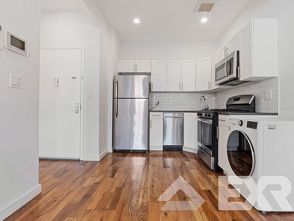 5th image of 453 Irving Ave #2C