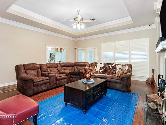 4th image of 1401 Derby Ct