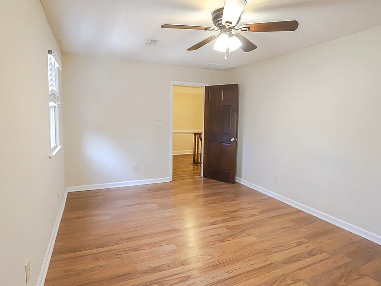 809 Houndslake Dr — Photo 32