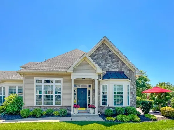 284 Willow Dr, Newtown, PA 18940