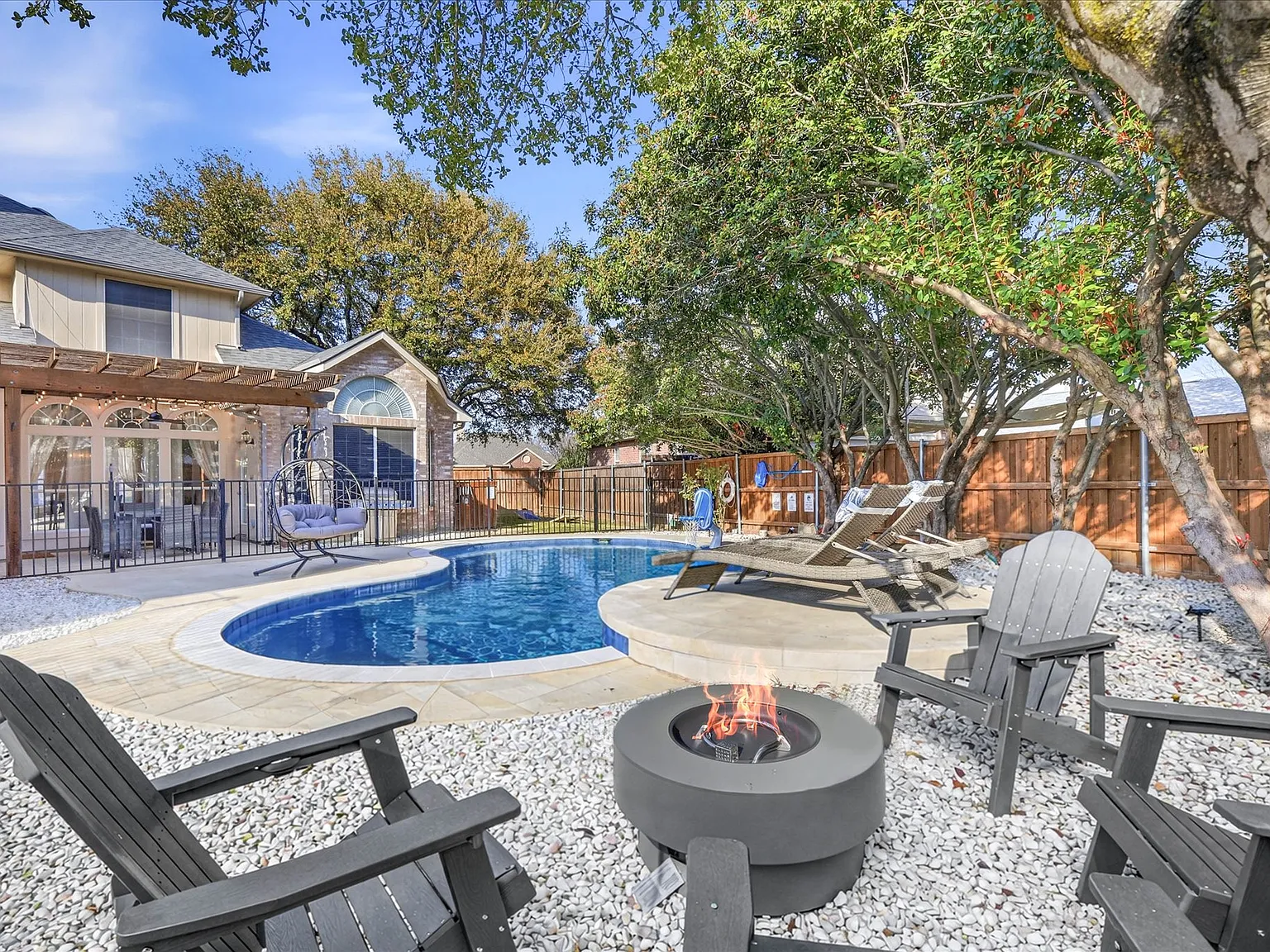 4 bed, 2489 sqft, $7,000 — Photo 3