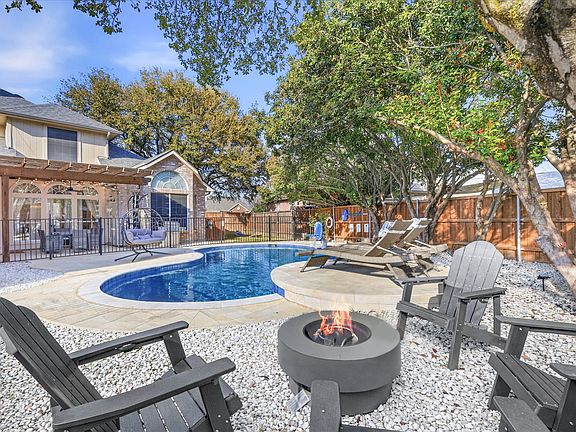 3rd image of 2707 Rochelle Dr