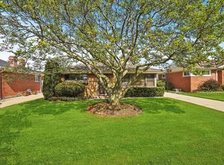 8233 N Washington St, Niles, IL 60714