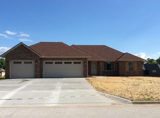 200 E Cypress St, Clever, MO 65631
