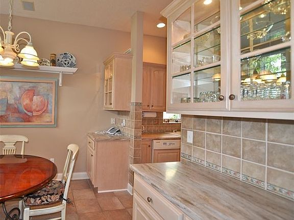 Built-ins in Breakfast Room