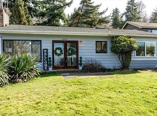 8227 Whidbey Dr, Clinton, WA 98236