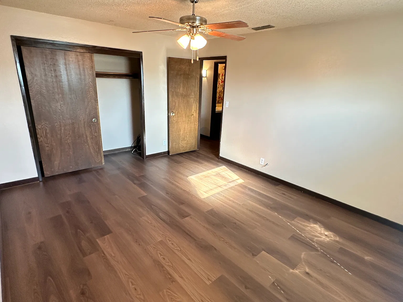 2 bed, 1055 sqft, $1,600 — Photo 2