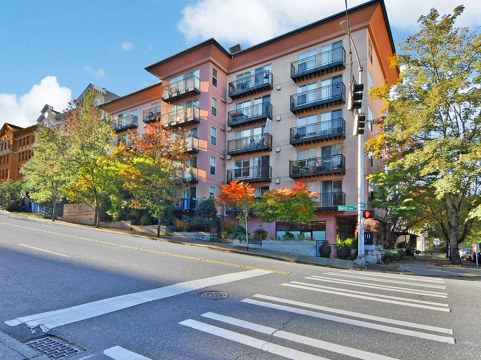 1323 Boren Ave — Photo 4