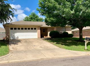 820 Blue Ridge Dr, Burleson, TX 76028