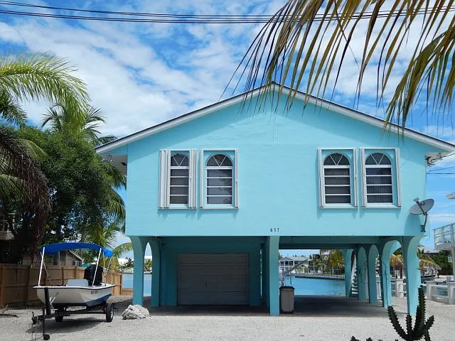 817 Bay Dr