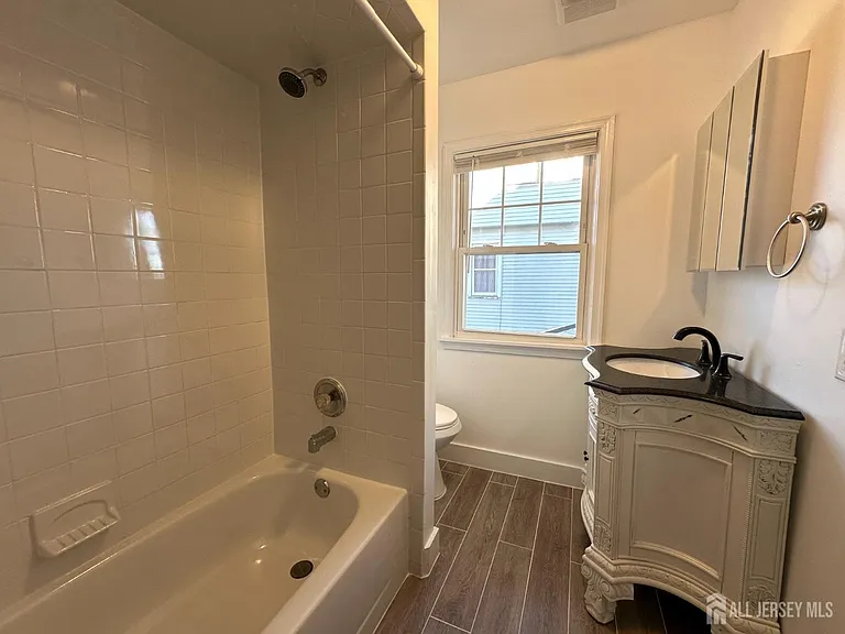 511 Grove St — Photo 9