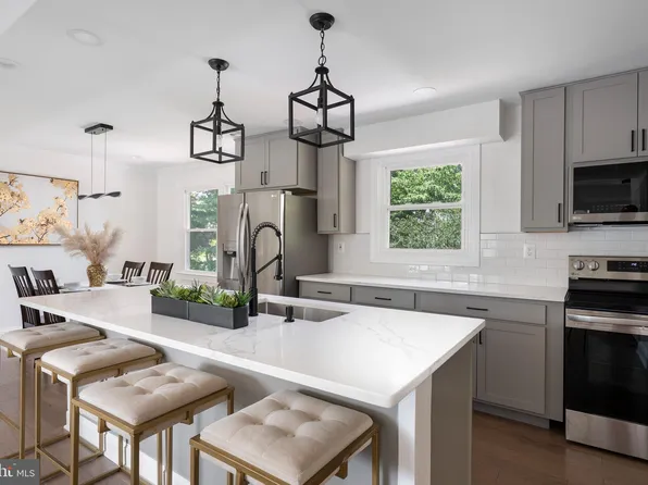 7677 Mueller Dr, Glen Burnie, MD 21060