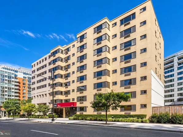 2141 I St NW APT 104, Washington, DC 20037