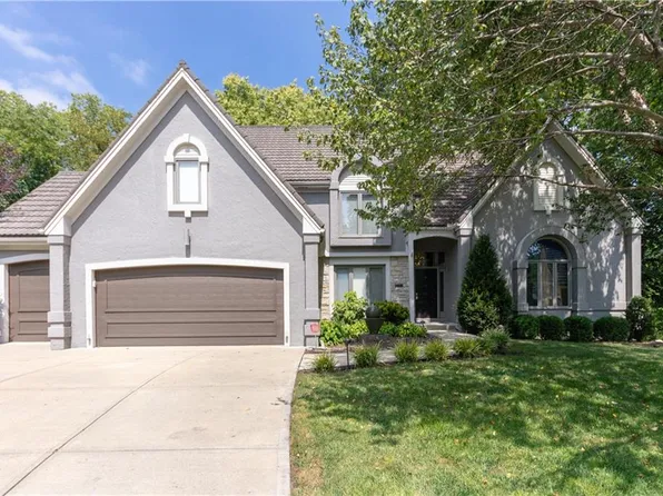 7570 Lichtenauer Dr, Shawnee, KS 66217