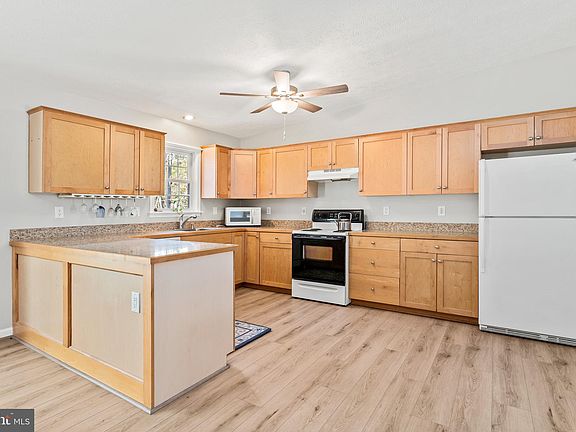 4th image of 1233 Holly Vista Dr