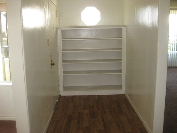 Foyer entry wall with