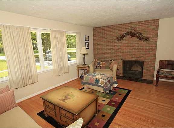 4th image of 56 Larchwood Dr