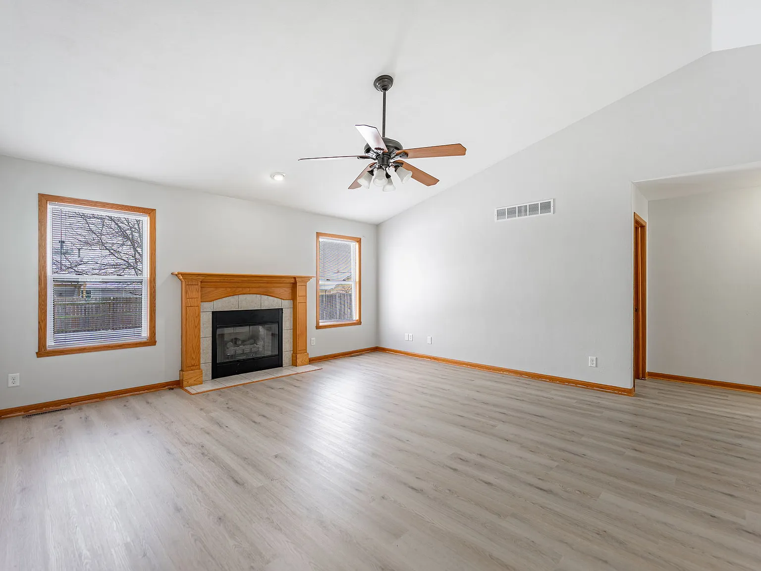 4 bed, 2361 sqft, $2,500 — Photo 4