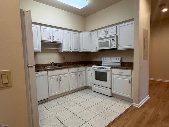 12 Woodport Rd APT B