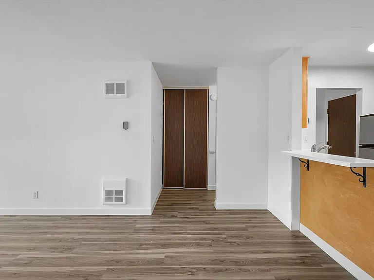 960 Shorepoint Ct #306 — Photo 9
