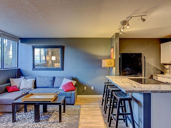 3rd image of 1150 Deer Valley Dr #1046