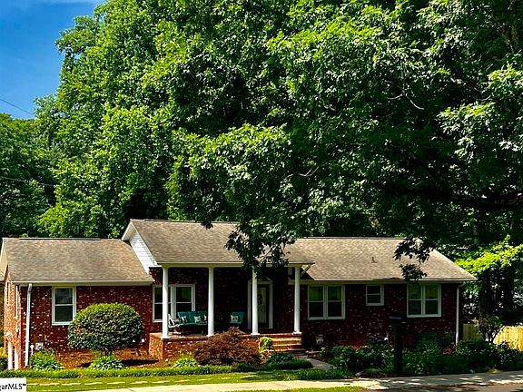3rd image of 206 Cherokee Dr